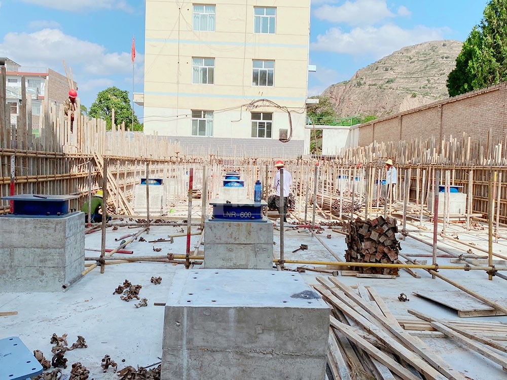建筑高阻尼变刚度支座厂家 LNR1000天然橡胶隔震支座生产厂家 FPS建筑摩擦摆支座
